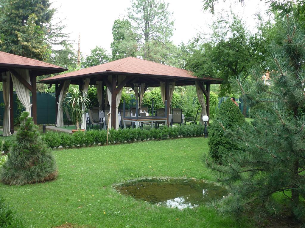 Hotel Baneasa Parc Boekarest Buitenkant foto