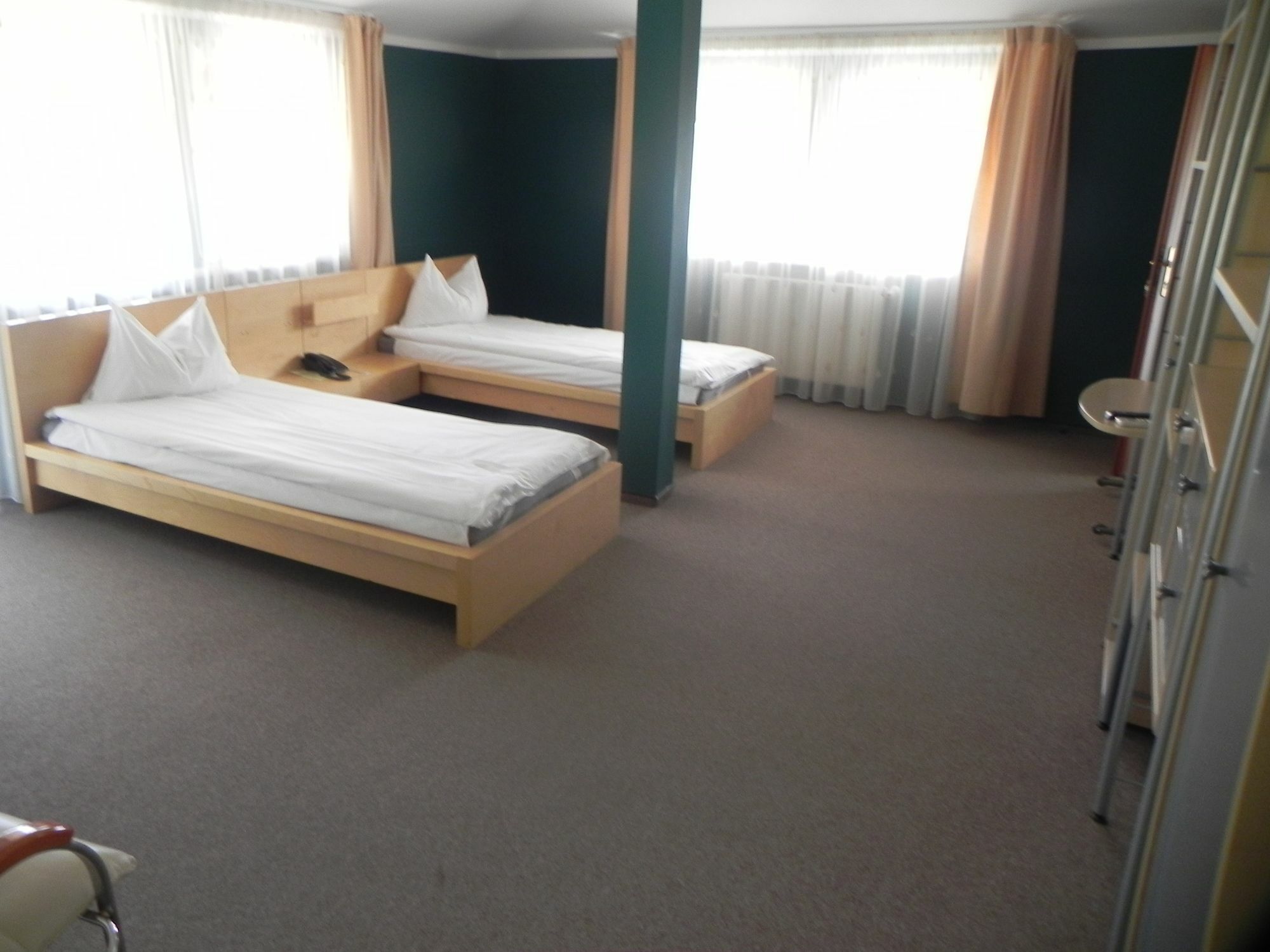 Hotel Baneasa Parc Boekarest Buitenkant foto
