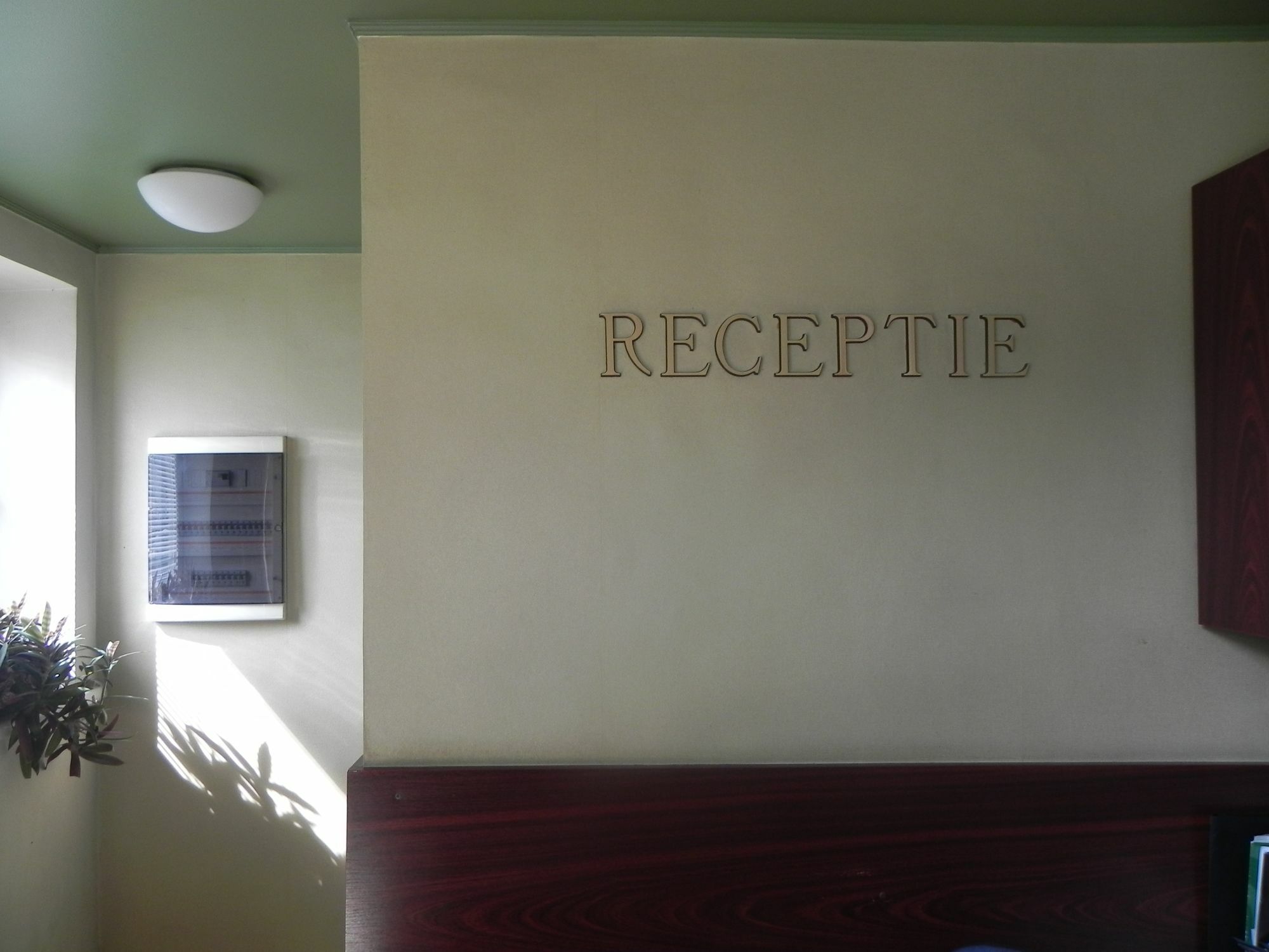 Hotel Baneasa Parc Boekarest Buitenkant foto