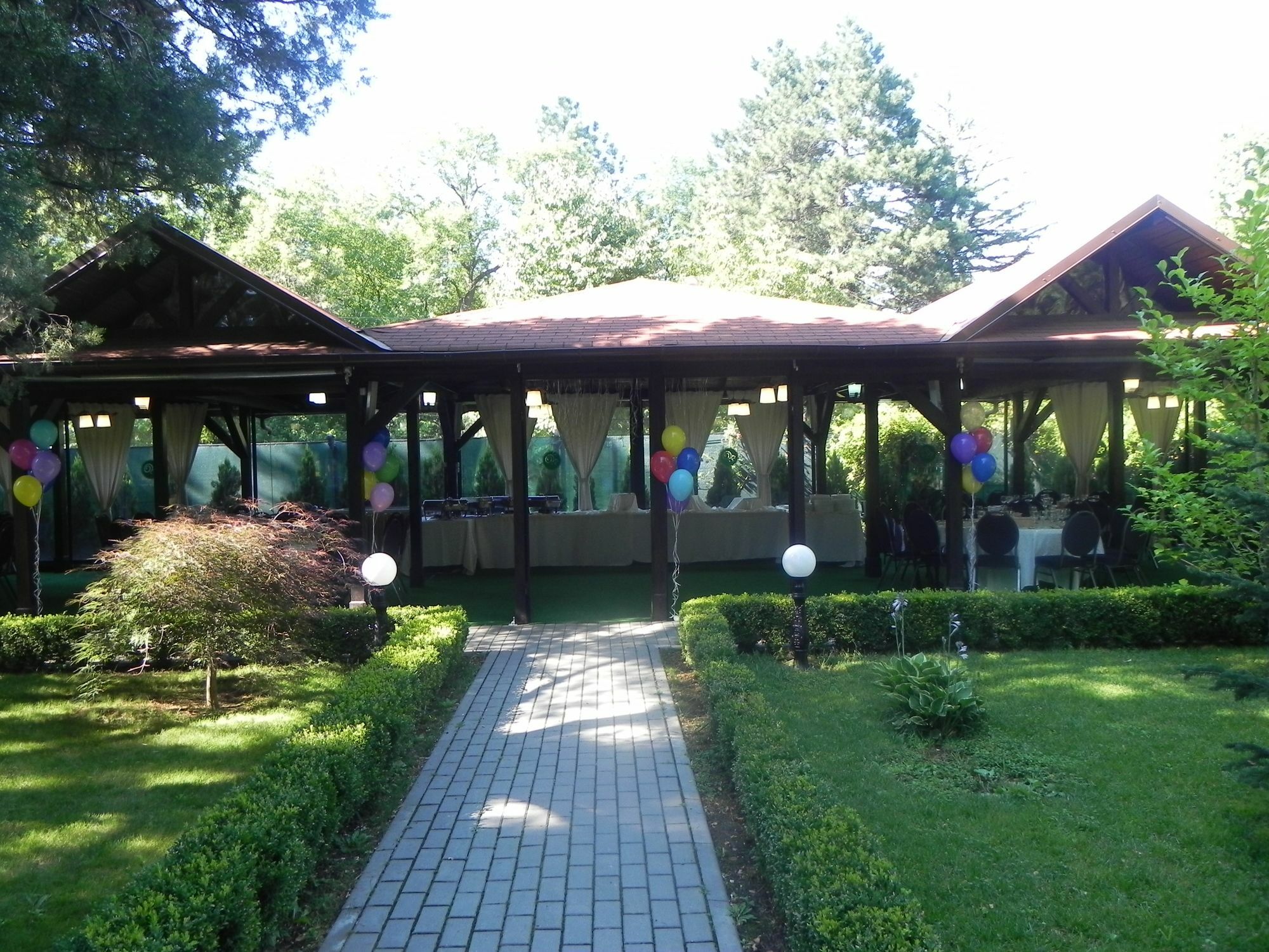 Hotel Baneasa Parc Boekarest Buitenkant foto